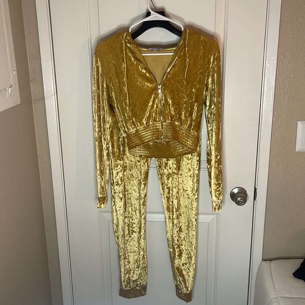 Women’s 2 piece cropped sweatsuit